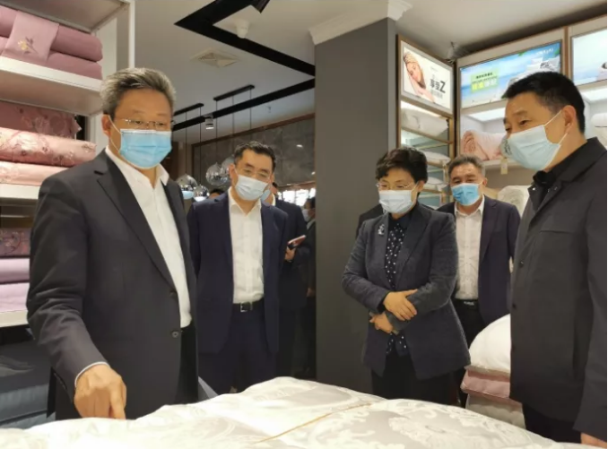 吳新明調(diào)研南通國際家紡園區(qū)時強(qiáng)調(diào)：理順體制 系統(tǒng)規(guī)劃 提升產(chǎn)業(yè) 加強(qiáng)治理 奮力打造世界級家紡產(chǎn)業(yè)集群先行區(qū)